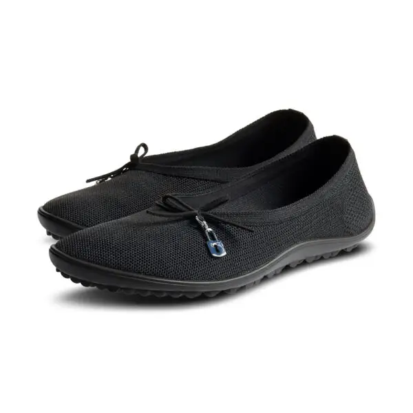 Lady Loop barefoot shoes in black.